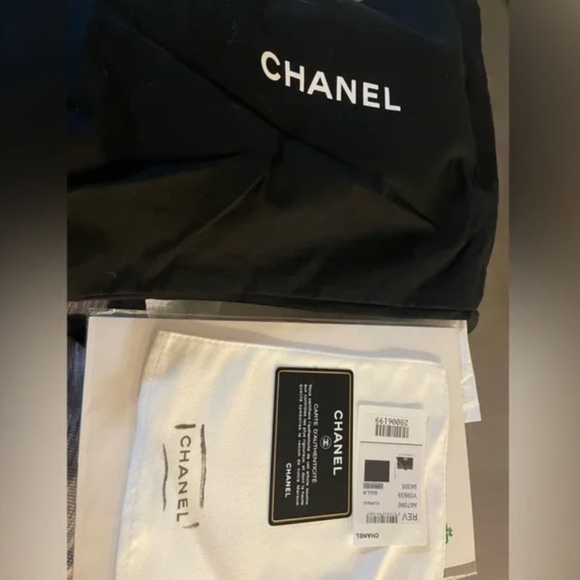 NWT - Chanel Boy Black Handbag Caviar in New Medium - Picture 5 of 10